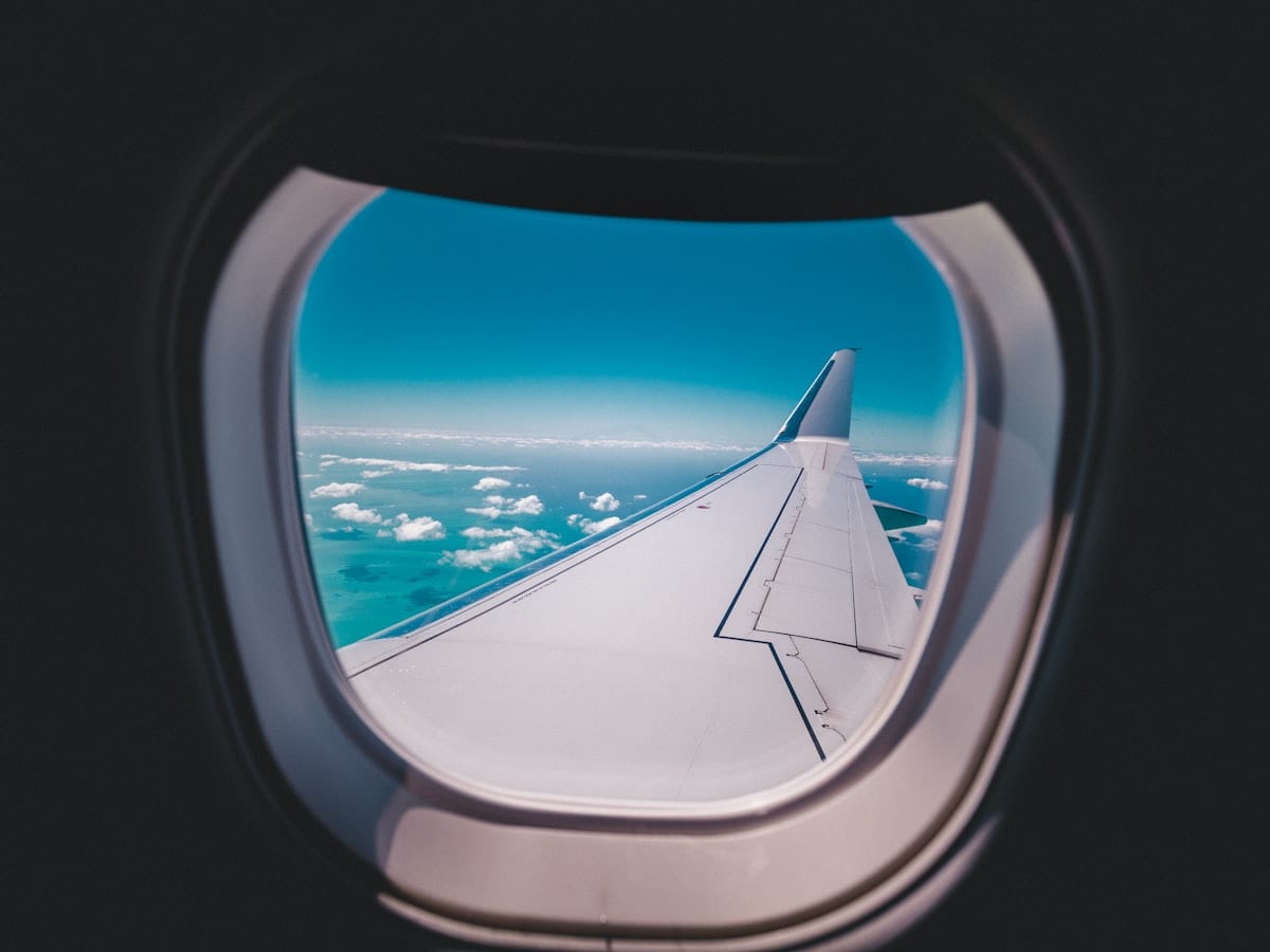 photo of airplane wing