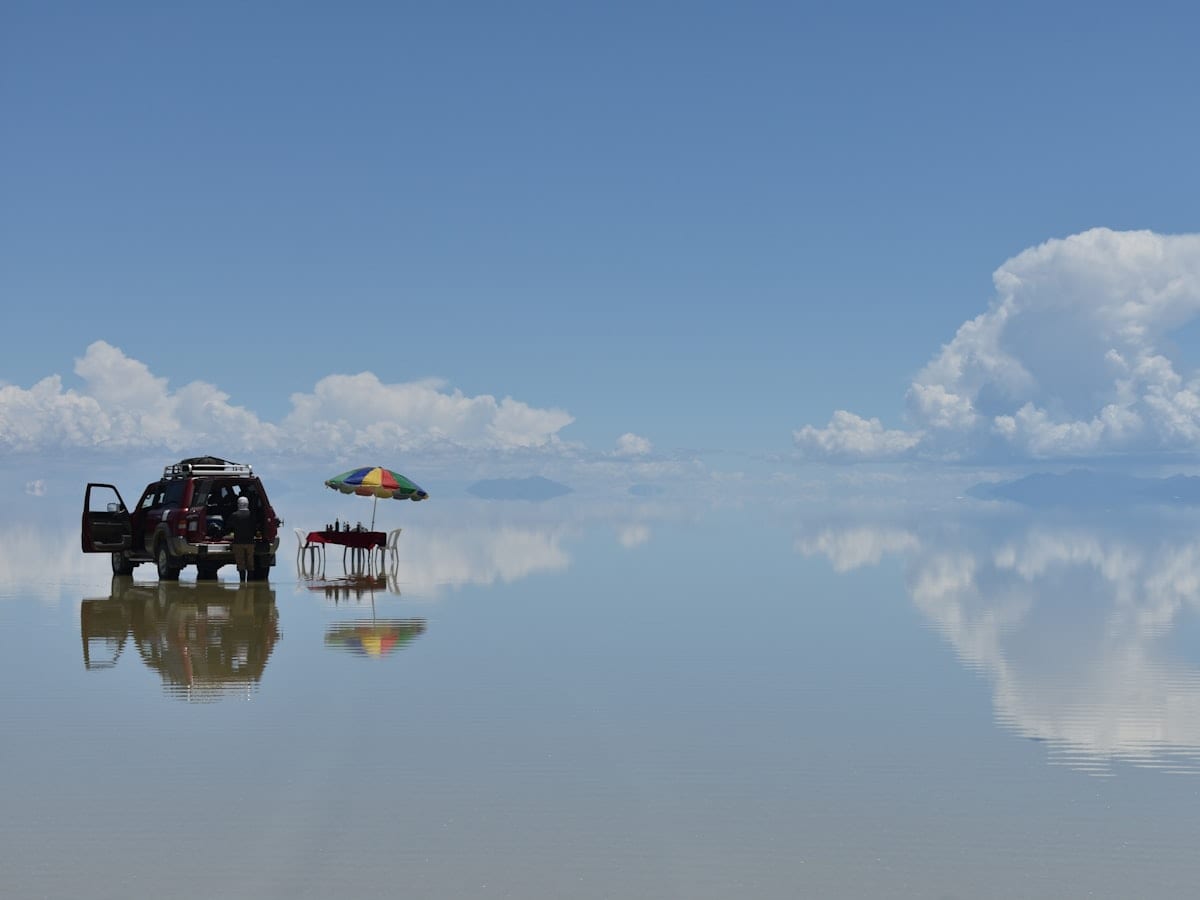 Effet miroir sur le salar d'Uyuni en Bolivie — Voyage en Bolivie avec CTA Voyages